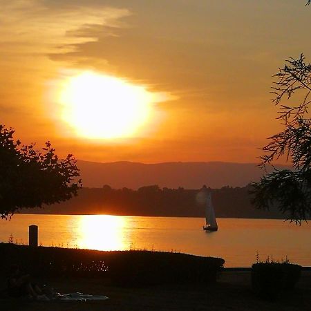 B&B Whitianga Vinelz Bagian luar foto
